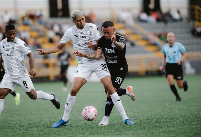 Herediano triunfa en casa de Sporting y queda a las puertas de la zona de clasificación