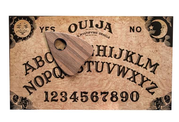 La fascinante historia de la ouija: de juego victoriano a ícono del terror