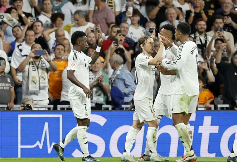 Real Madrid gana 2-0 al Villarreal y mete presión al líder Barcelona