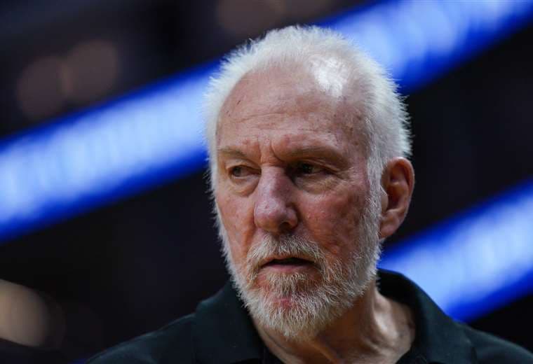 Popovich sufrió un "derrame cerebral leve", dicen los Spurs