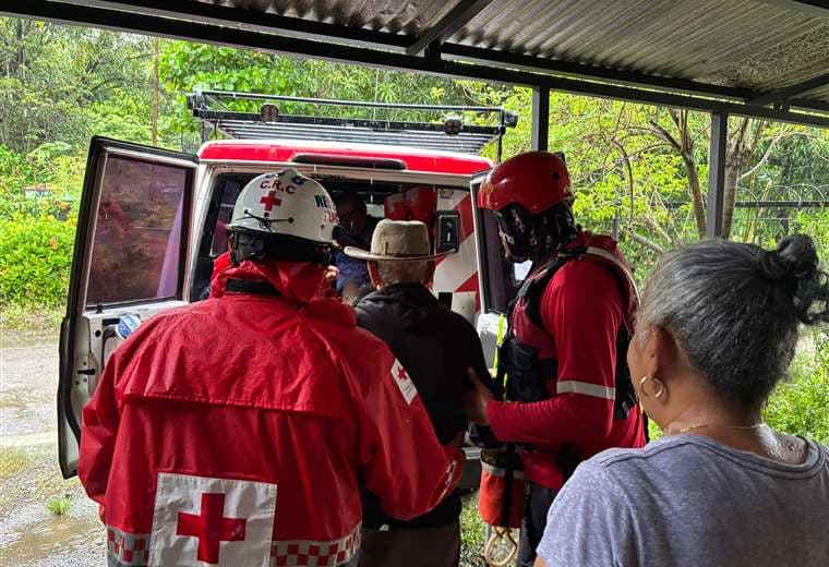 Don Juan, de 104 años, es uno de los rescatados en medio de inundaciones en Guanacaste