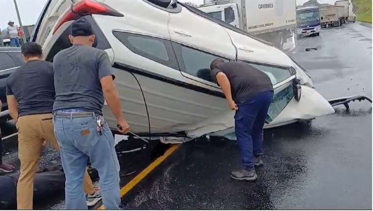 Choque entre carro y moto deja dos muertos en Ruta 27