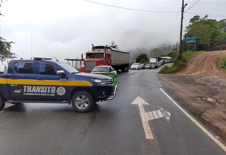 Conozca cuáles carreteras continúan cerradas y con paso regulado por las lluvias