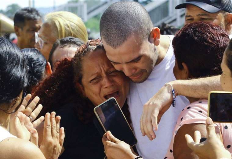 Autoridades de Venezuela excarcelan a decenas de opositores detenidos tras las elecciones