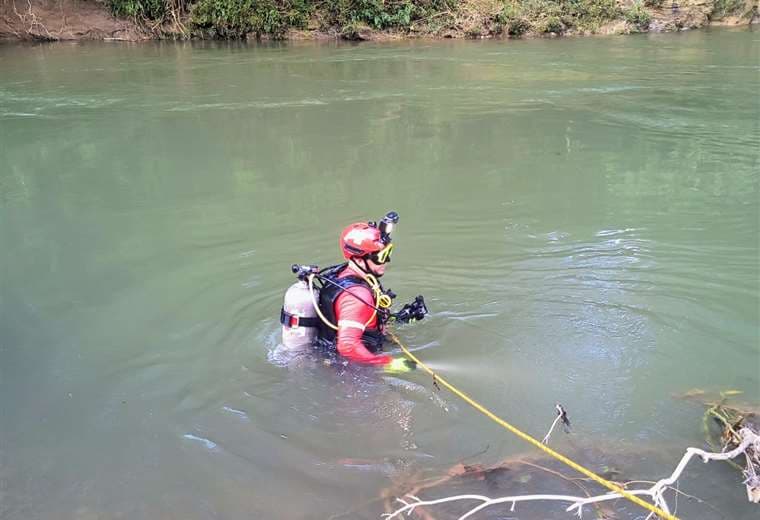 Hallan cuerpo de hombre arrastrado por río junto a su hijo en Guácimo