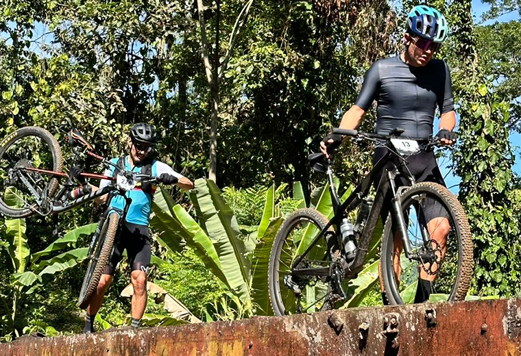 Carlos Herrera y Cristel Espinoza triunfan en la primera etapa de La Ruta