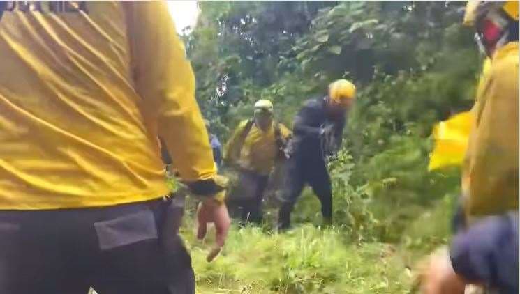 Rescatistas logran extraer cuerpo del capitán de avioneta accidentada en Escazú