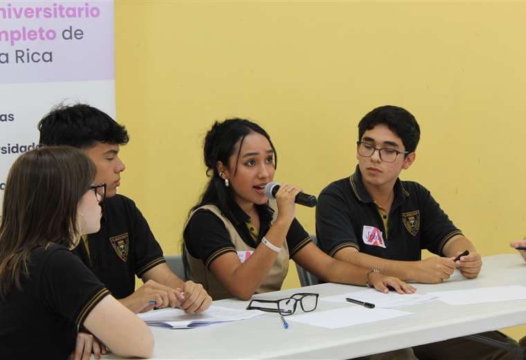 Plasma 2024: Colegio Saint Francis gana la final nacional de debates