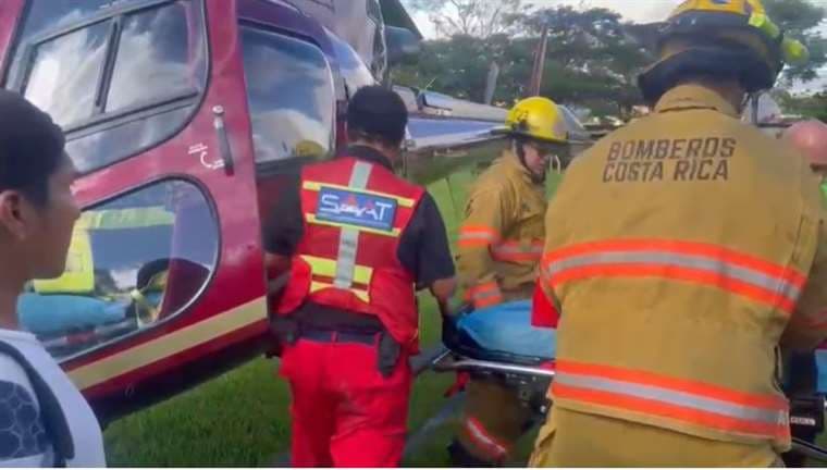 Niño indígena sobrevive a caída de 30 metros tras deslizamiento en Turrialba