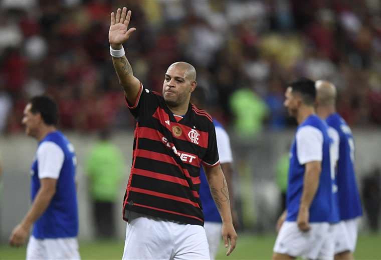 Flamengo homenajea al 'Emperador' Adriano en partido de despedida