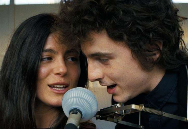 Críticos elogian a Timothée Chalamet por su interpretación de Bob Dylan