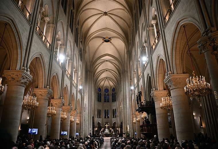 Notre Dame de París celebra sus primeras misas navideñas desde el incendio de 2019