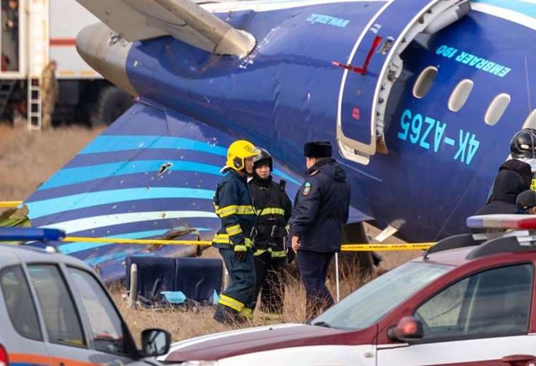 Azerbaiyán culpa de la caída del avión en el que murieron 38 personas a "una interferencia externa"