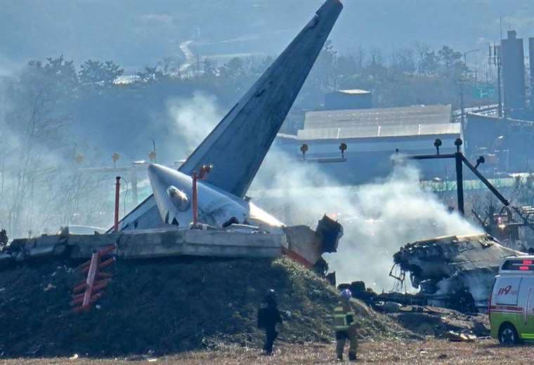 ¿Por qué había un muro al final de la pista en la que ocurrió el accidente de avión en Corea del Sur?