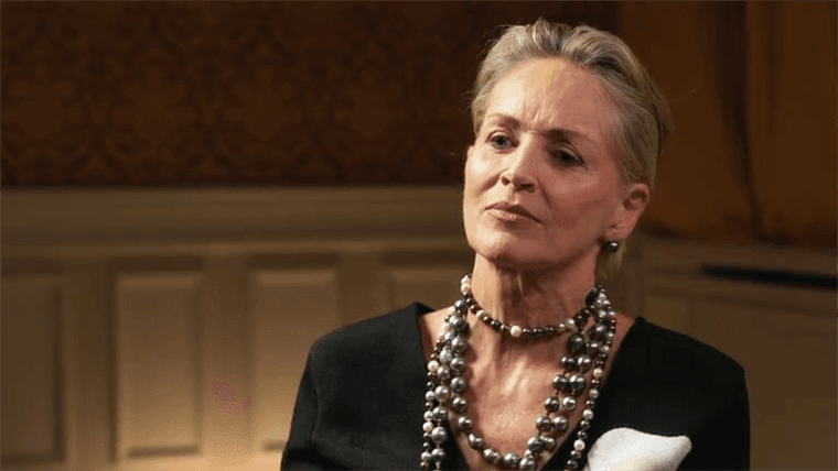 El mensaje de Sharon Stone para su yo más joven que la hizo llorar en una entrevista