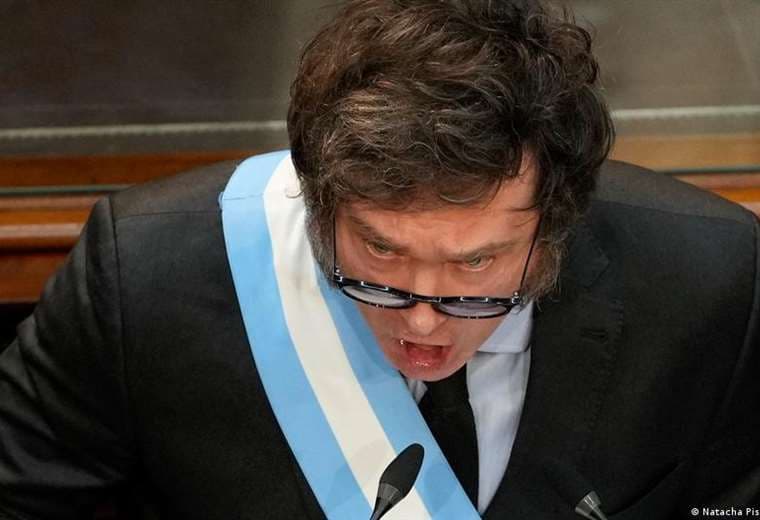 Polémica reforma de Milei aprobada en Senado argentino tras jornada de disturbios