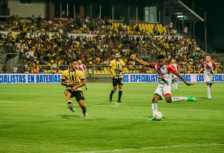 Clásico de la pampa: Liberia y Guanacasteca intercambiaron chonetes al inicio del juego