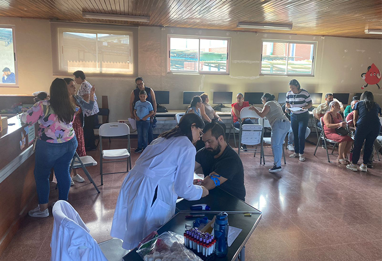 Hospital San Juan de Dios visita colegio en busca de donadores de sangre