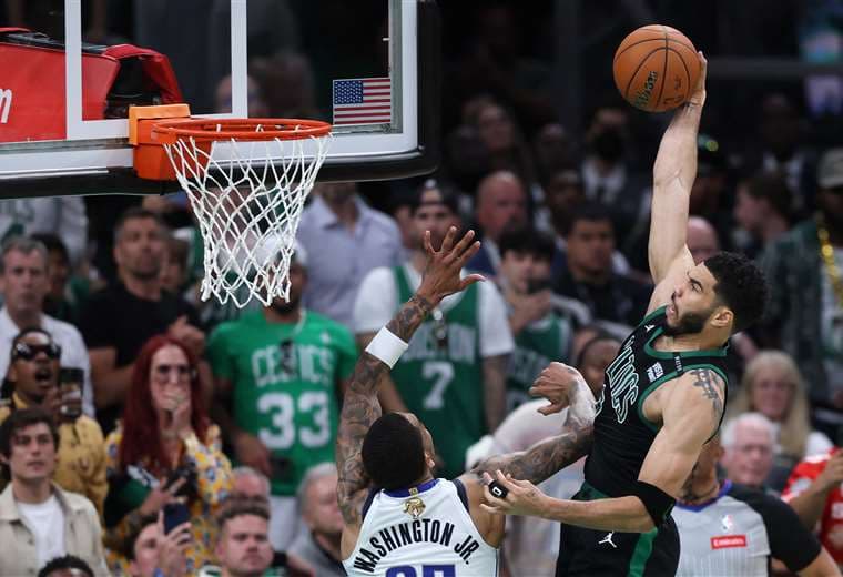Celtics vencen 105-98 a Dallas y se avanzan 2-0 en las Finales de NBA