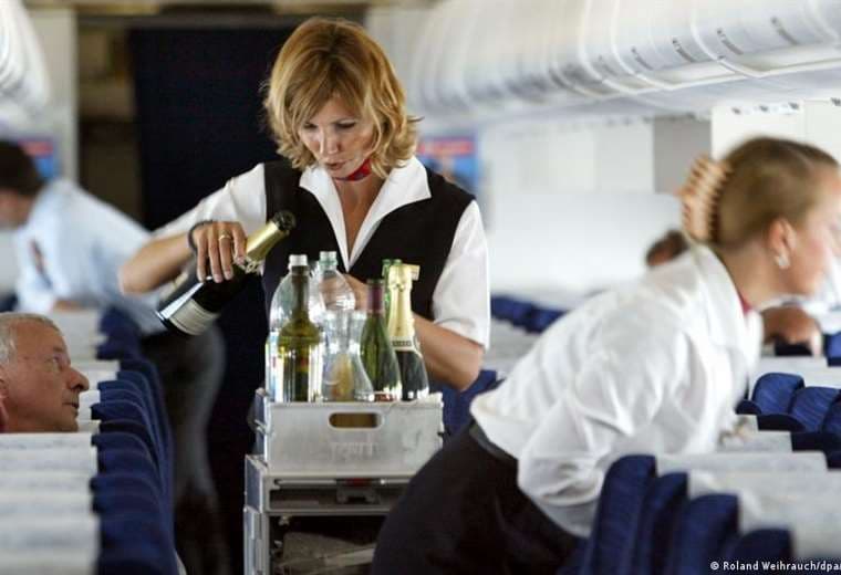 Científicos alemanes recomiendan no consumir alcohol durante vuelos