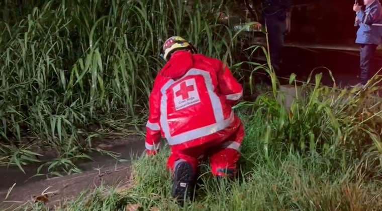 Cruz Roja reinicia búsqueda de adulto que cayó a alcantarilla y desapareció