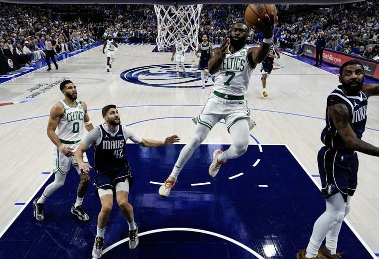 Celtics frenan la reacción de Dallas y acarician el anillo de la NBA