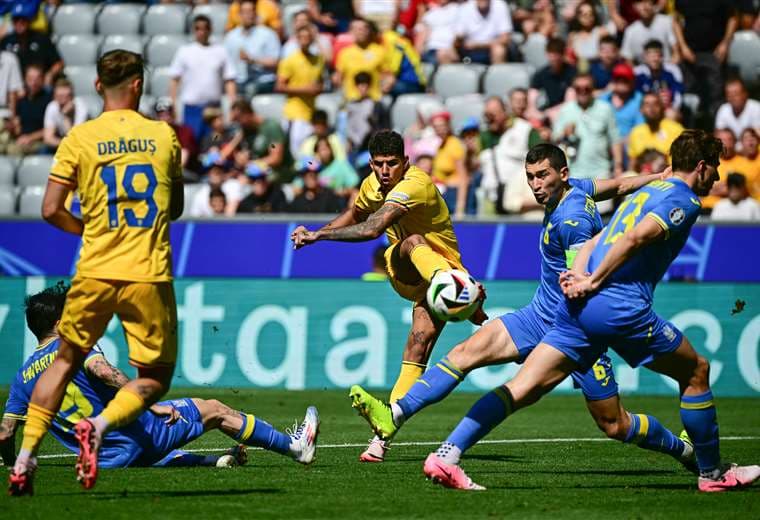 Rumania debuta en la Euro con sólida goleada ante Ucrania 