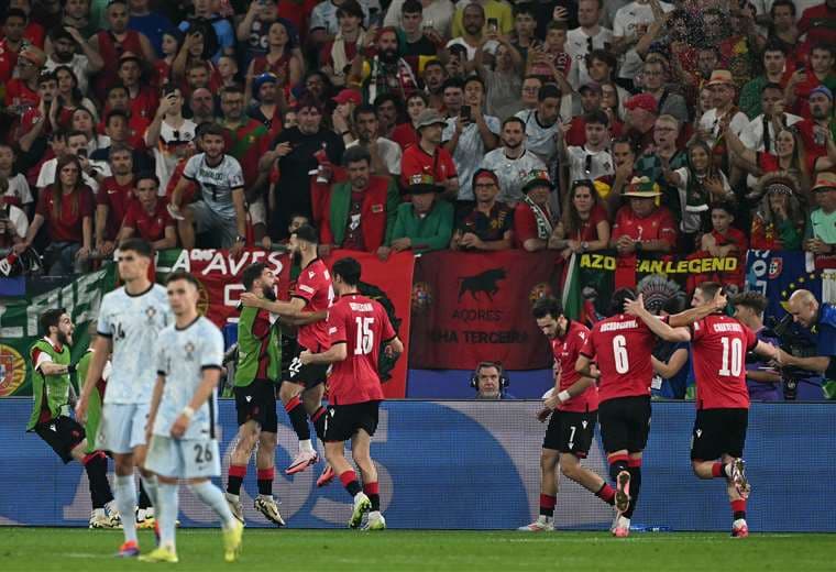 Georgia sorprende a Portugal y Turquía derrota a República Checa