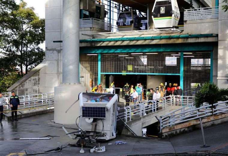 Hombre muere al desplomarse una cabina de teleférico en Colombia