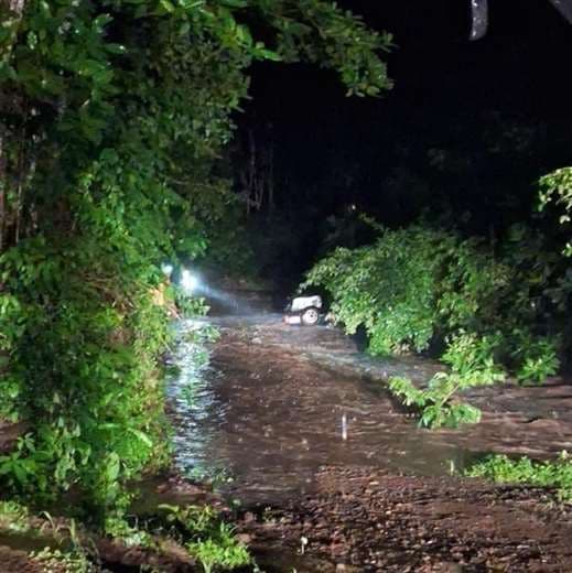 Carreteras cerradas y zonas inundadas en Guanacaste tras fuertes lluvias