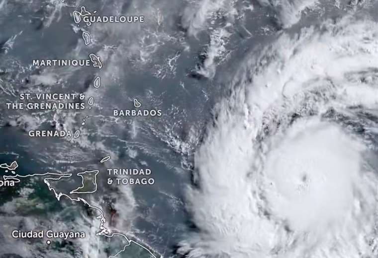 Beryl se convierte en un "muy peligroso" huracán categoría 4 sobre el Caribe