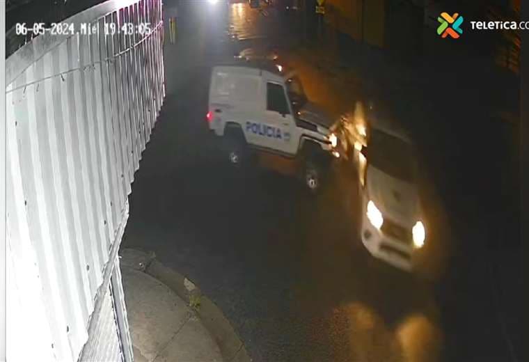 Video: Dos patrullas chocan entre sí cuando iban a atender homicidio en Cartago