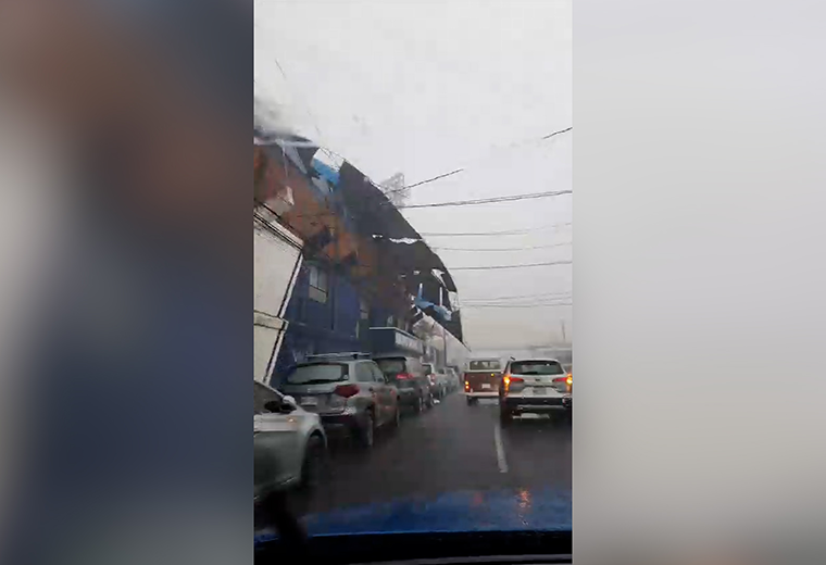 Video: Aguaceros y fuertes vientos desprenden techo del estadio Fello Meza en Cartago
