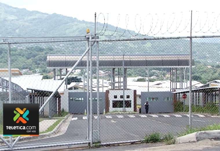 Diputados citan a ministro y viceministra de Justicia por plan de carpas en cárceles
