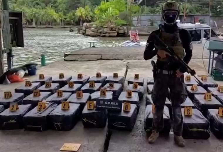 Video: Guardacostas captura lancha con una tonelada de cocaína en el Caribe