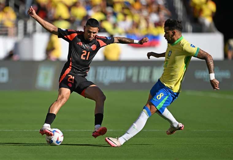 Colombia empata 1-1 con Brasil, que jugará contra Uruguay en cuartos