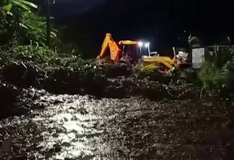 75 personas rescatadas tras derrumbes en carreteras de San Carlos y Tilarán
