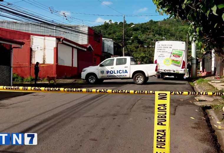 Joven asesinado de siete disparos cerca de terminal de buses de Alajuelita