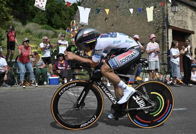 Tour de Francia: Evenepoel gana contrarreloj y recorta distancia con el líder Pogacar