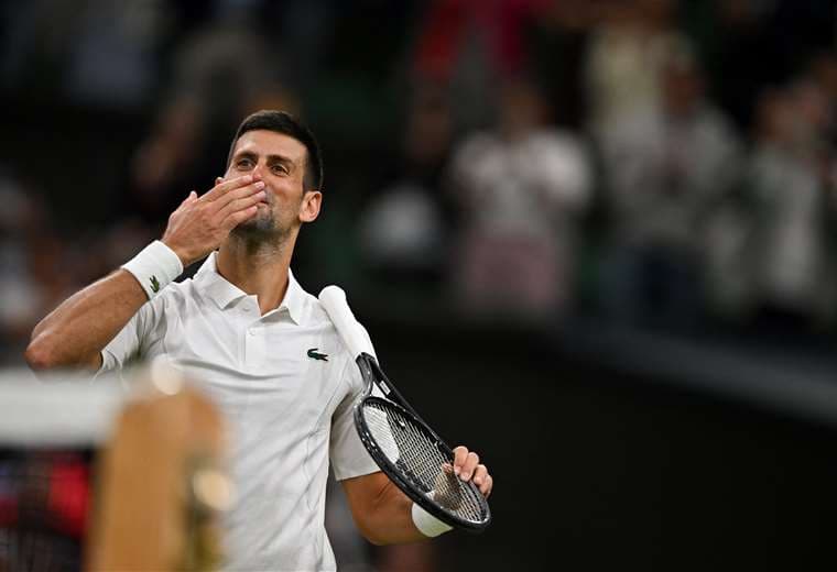 Djokovic remonta para sellar su pase a octavos en Wimbledon