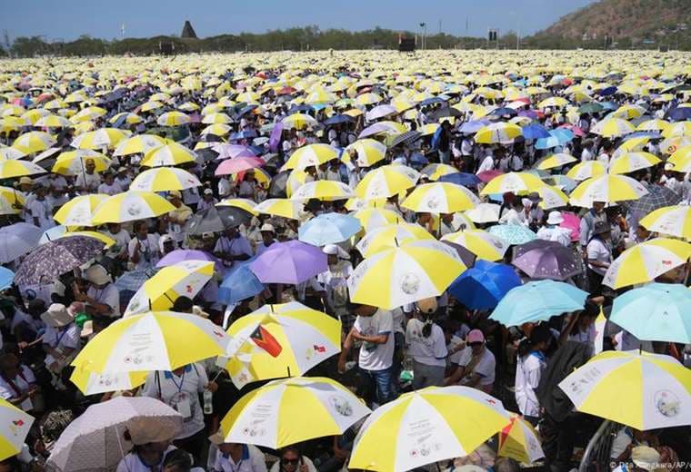 Papa celebra misa en Timor Oriental para 600 mil personas, la mitad del país