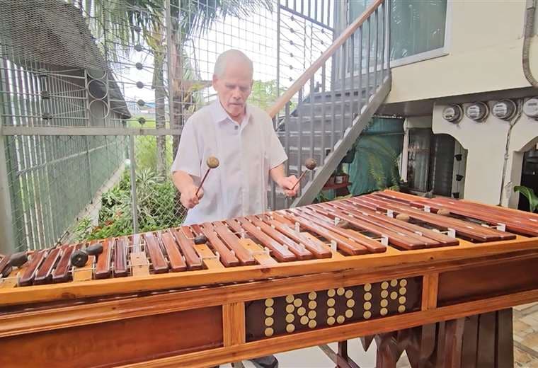 Con 90 años, es el guardián de la marimba costarricense