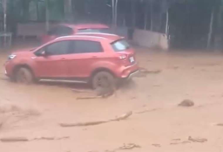 Fuertes lluvias provocan inundaciones en Pérez Zeledón y Naranjo