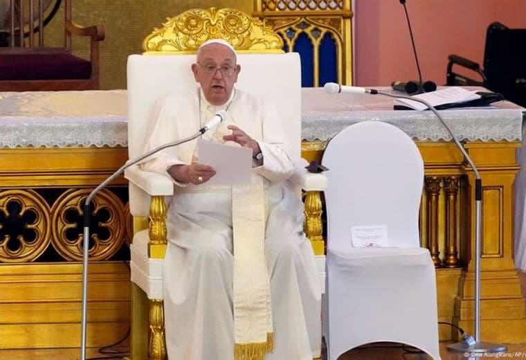 Papa Francisco pide que "se escuche la voz de los pueblos que piden la paz"