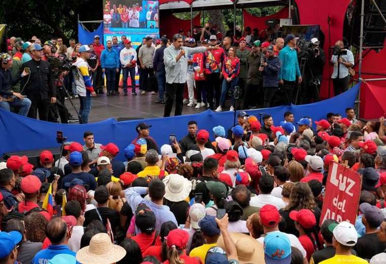 Treintena de exlíderes iberoamericanos pide a la CPI “detención inmediata” de Maduro