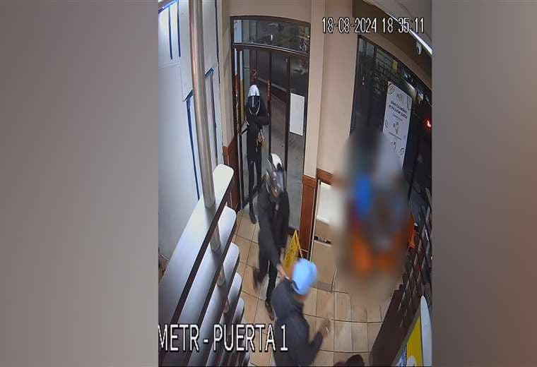 Video: Cita para vender oro en restaurante de comida rápida termina a balazos en Cartago