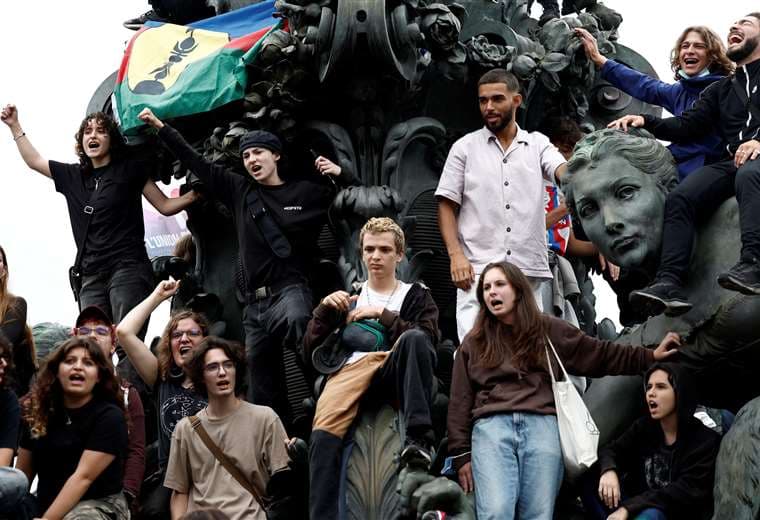 Las multitudinarias protestas contra el gobierno de Macron en Francia por la elección de Michel Barnier como nuevo primer ministro