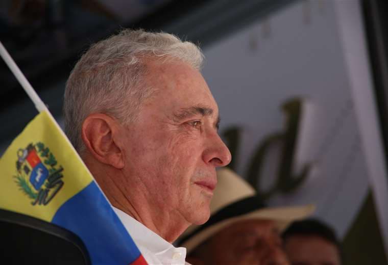 Expresidente Uribe de Colombia pide intervención militar internacional en Venezuela