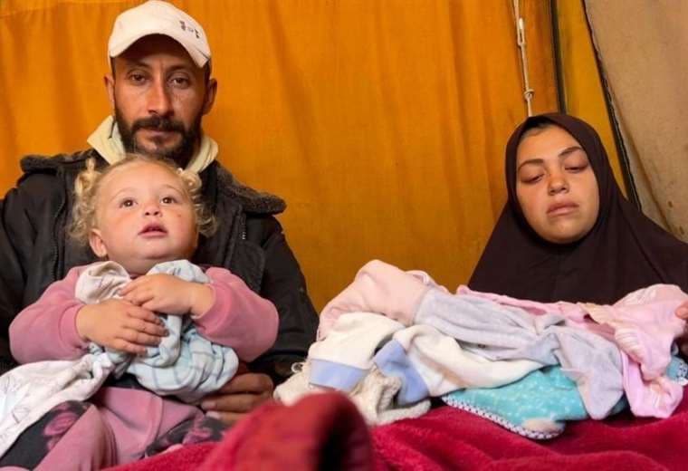 Bebés recién nacidos están muriendo de frío en las carpas de familias desplazadas en Gaza