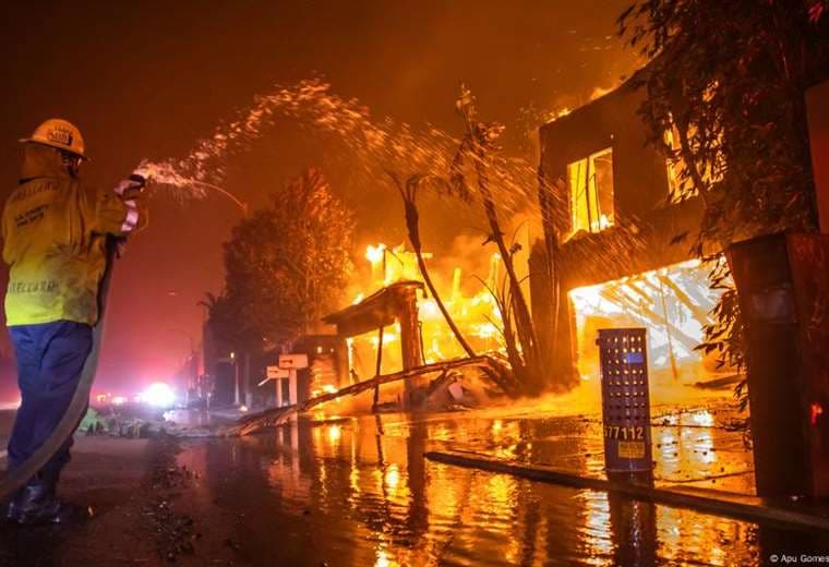 Voraces incendios en Los Ángeles amenazan a Hollywood